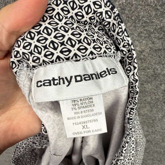 Cathy Daniels Cropped Pants Women XL Black Geometric High Rise Flat Front PullOn - Picture 6 of 7